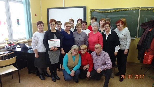 040 2017.01 Senior buszujący w sieci s