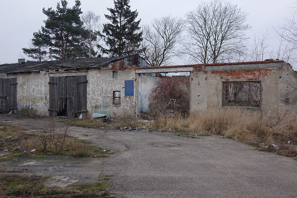 Budynki gospodarcze SKR-u po pożarze