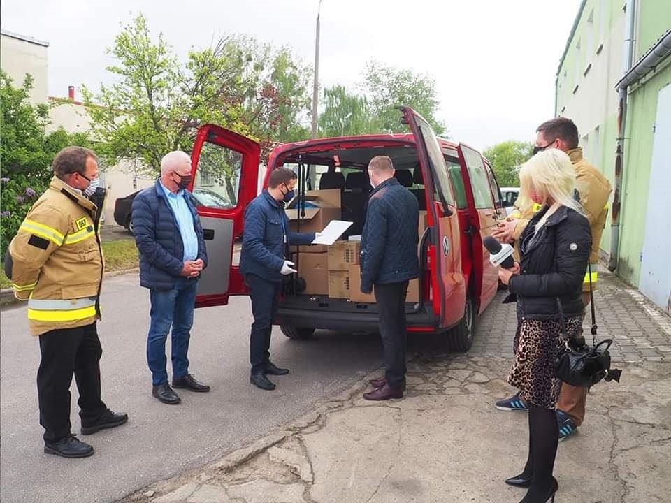 Przekazanie materiałów dla konińskiego szpitala - zdjęcie 2