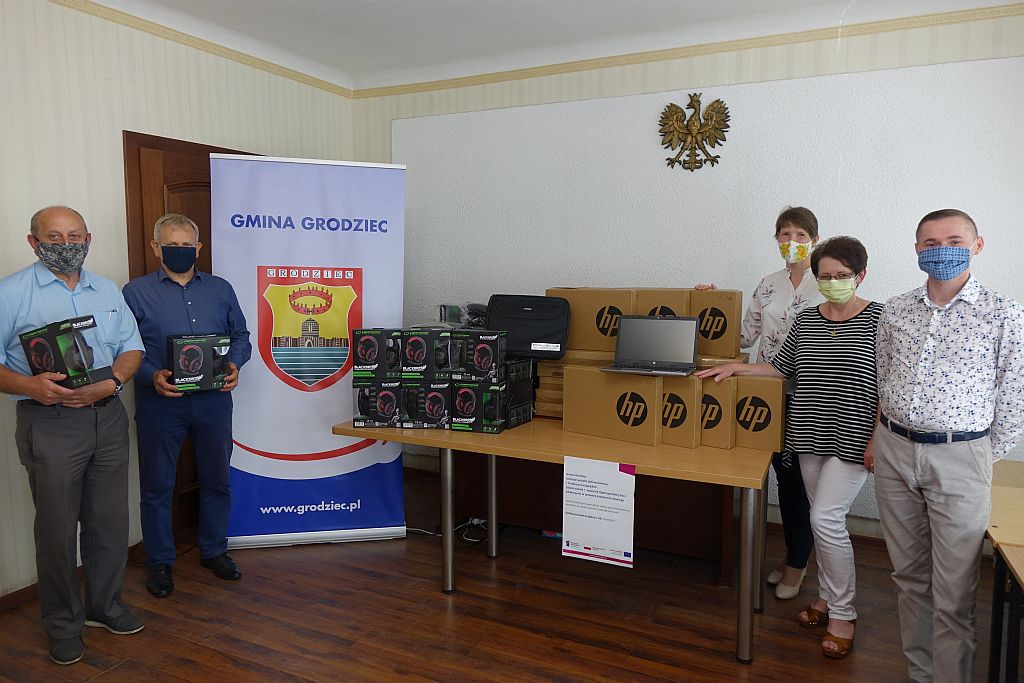 Przekazanie komputerów - zdjęcie 1