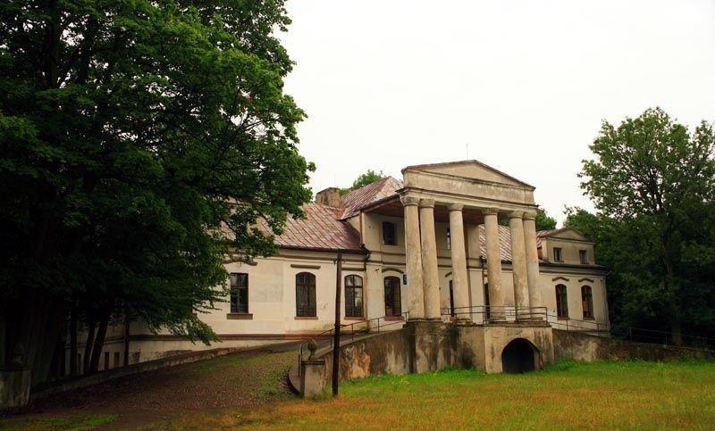 Zespół pałacowo-parkowy w Grodźcu