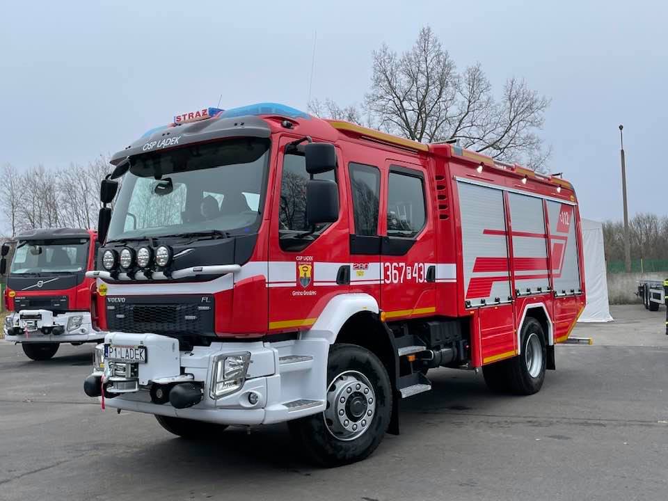 GRODZIEC. Nowy samochód ratowniczo-gaśniczy dla OSP Lądek - zdjęcie 2