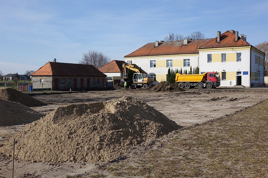 Modernizacja kompleksu sportowego w Grodźcu i przebudowa boiska w Królikowie - zdjęcia 6