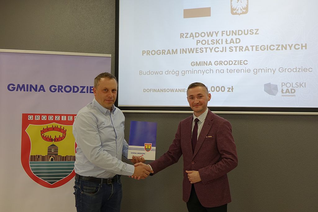 Podpisanie umowy na budowę dróg na „Działkach” - zdjęcie 1