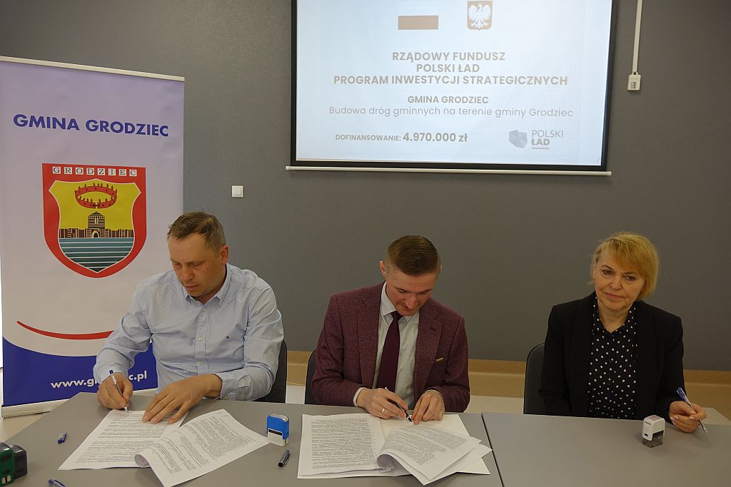 Podpisanie umowy na budowę dróg na „Działkach” - zdjęcie 2