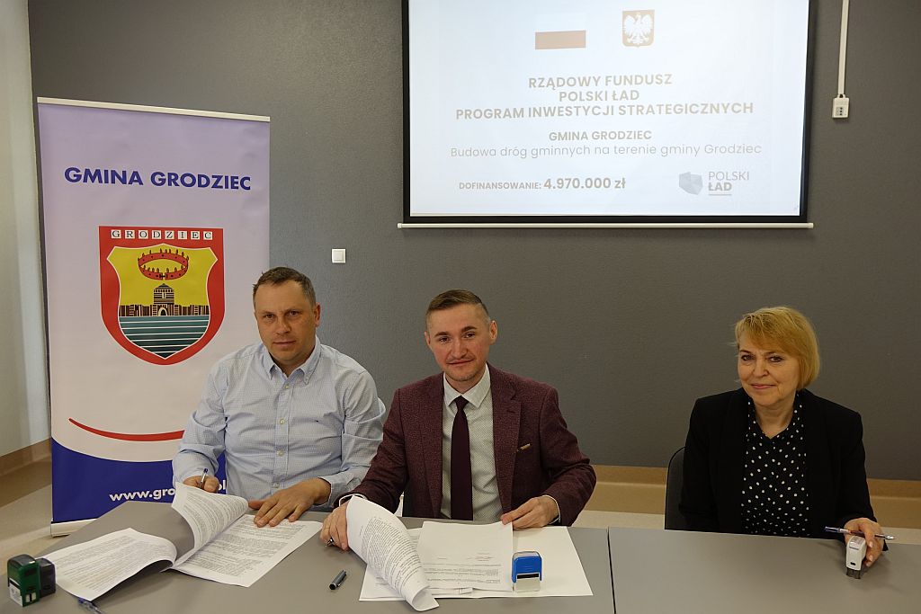 Podpisanie umowy na budowę dróg na „Działkach” - zdjęcie 3