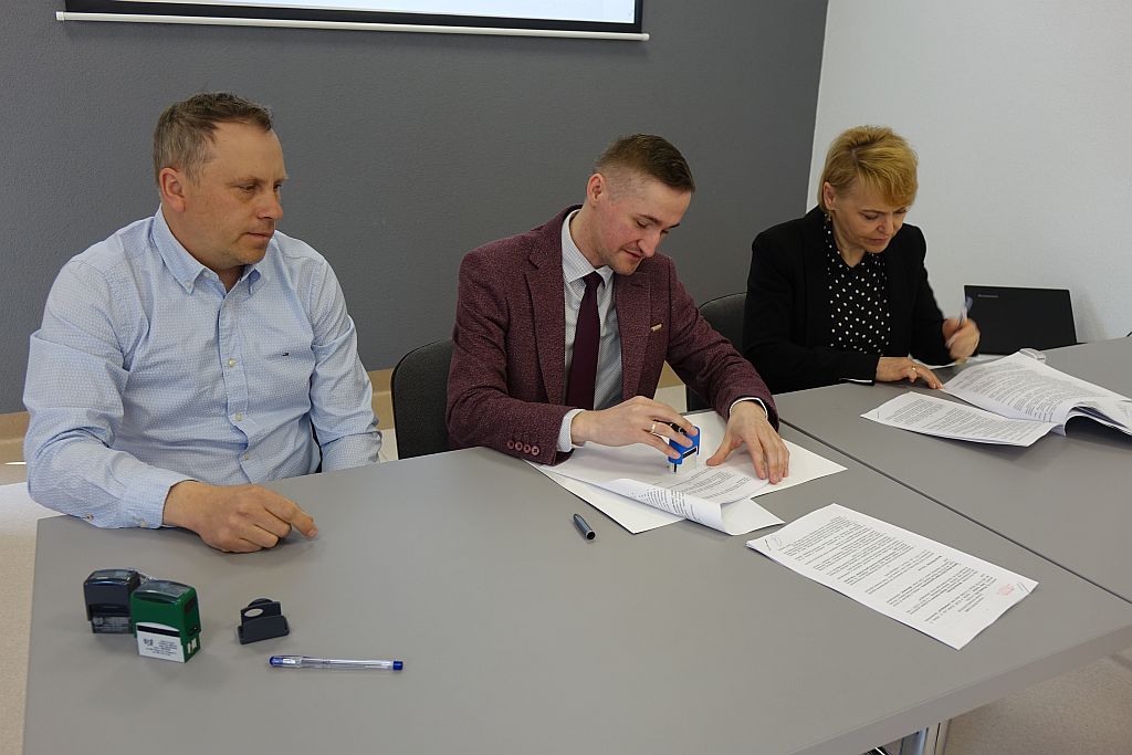 Podpisanie umowy na budowę dróg na „Działkach” - zdjęcie 4