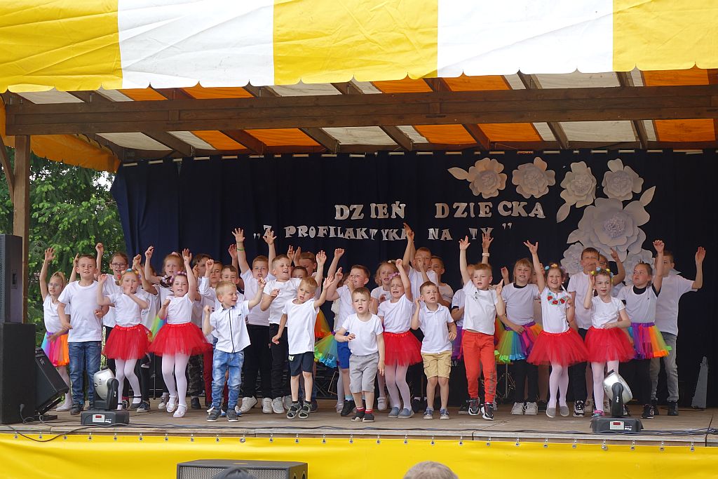 Kolorowy i radosny – profilaktyczny Dzień Dziecka w Lipicach - zdjęcie 3