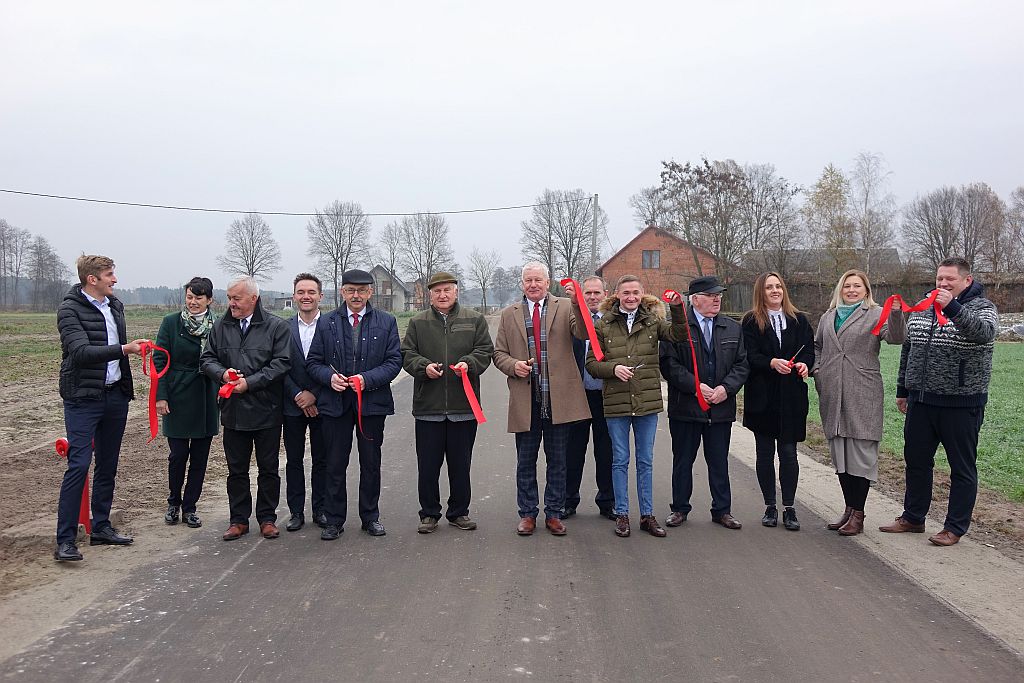 Nowa Ciświca z pierwszą, nową drogą asfaltową! - zdjęcie 1