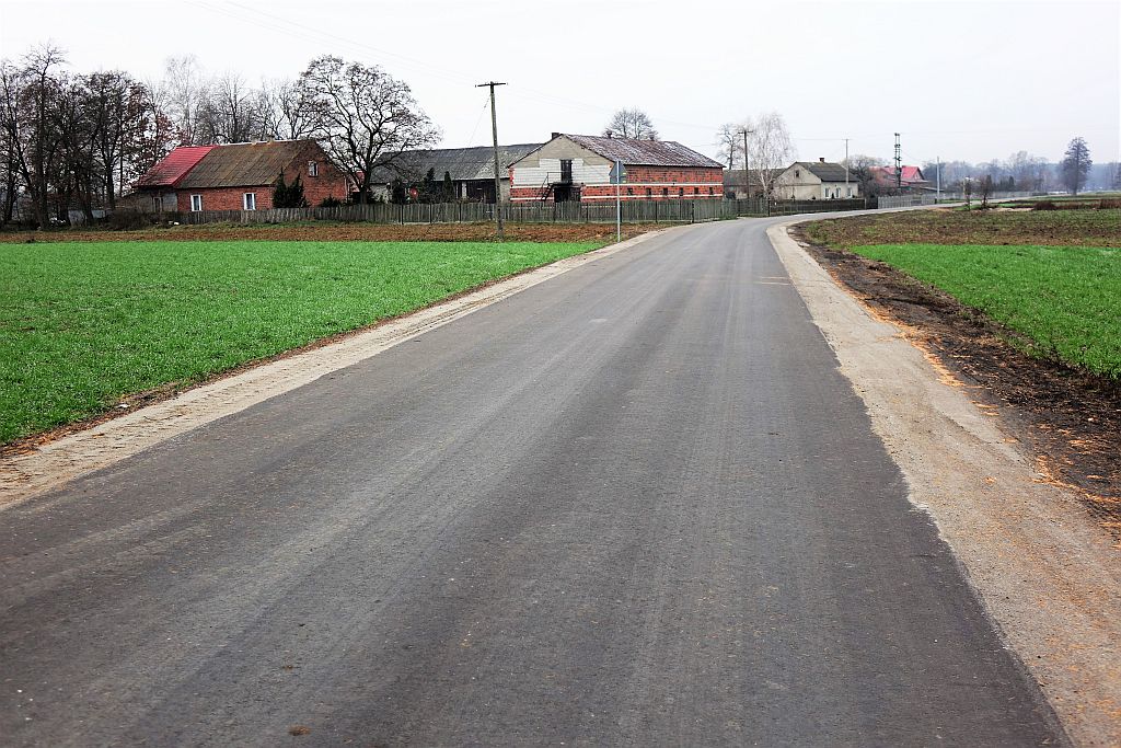 Nowa Ciświca z pierwszą, nową drogą asfaltową! - zdjęcie 2