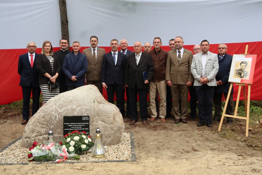 W hołdzie poległym powstańcom styczniowym - zdjęcie 1