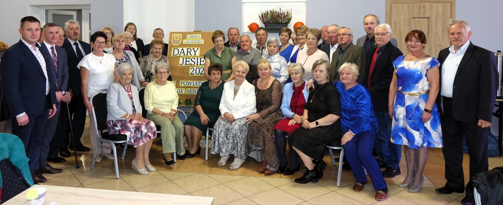 Piknik seniorów – czas radości i integracji - zdjęcie 5