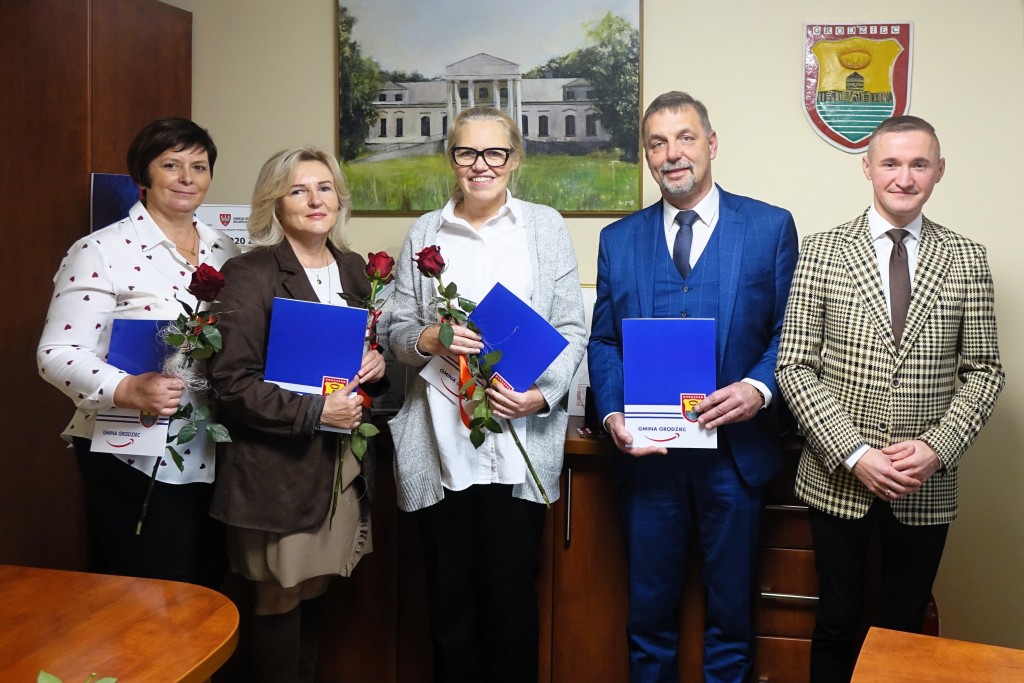 Nagrody dla nauczycieli z okazji Dnia Edukacji Narodowej - zdjęcie 1