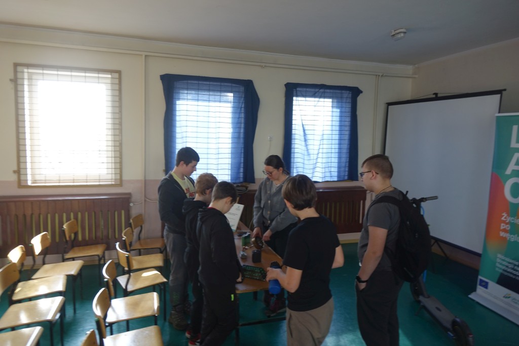 Warsztaty o elektromobilności w Szkole Podstawowej im. K. Makuszyńskiego - zdjęcie 5