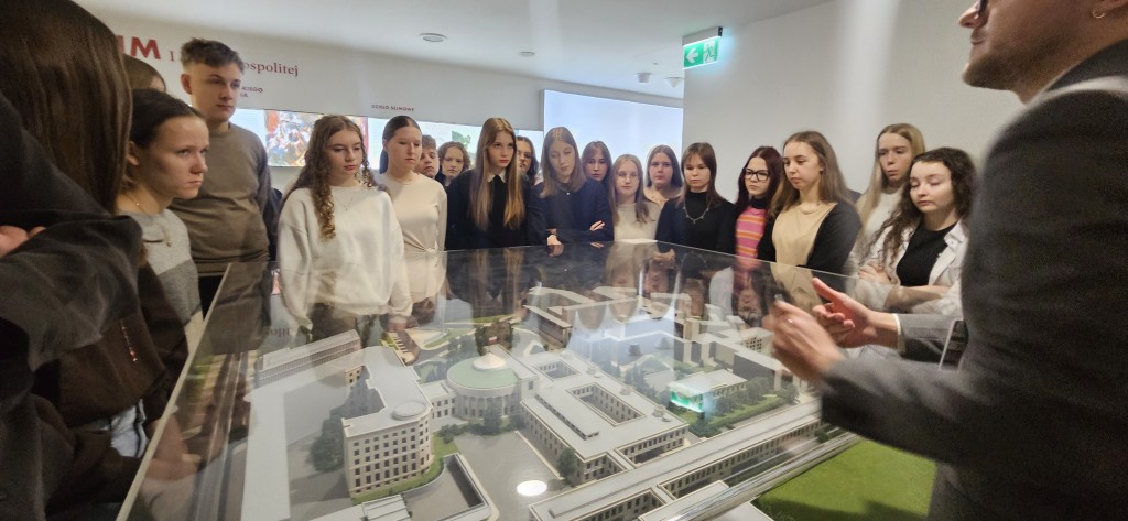 Młodzi liderzy z Aglomeracji Konińskiej w Warszawie na intensywnej wizycie studyjnej - zdjęcie 1