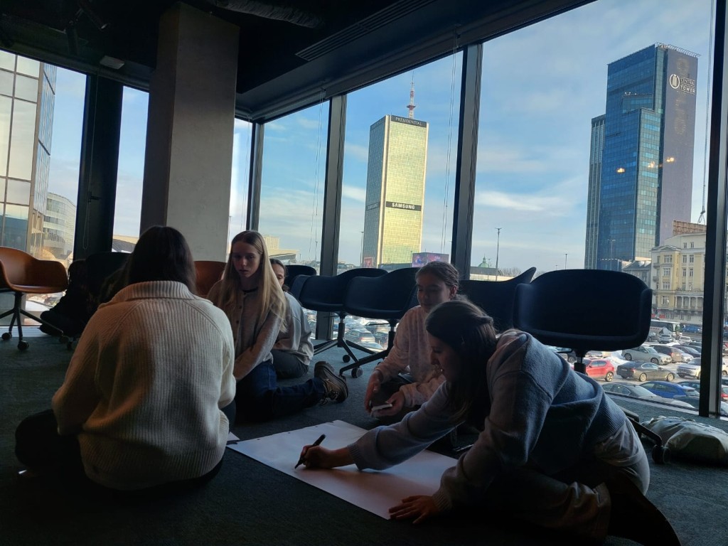 Młodzi liderzy z Aglomeracji Konińskiej w Warszawie na intensywnej wizycie studyjnej - zdjęcie 5