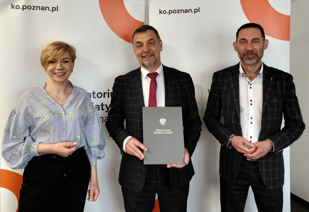 Dyrektor szkoły w Grodźcu doceniony przez Kuratora Oświaty - zdjęcie 1