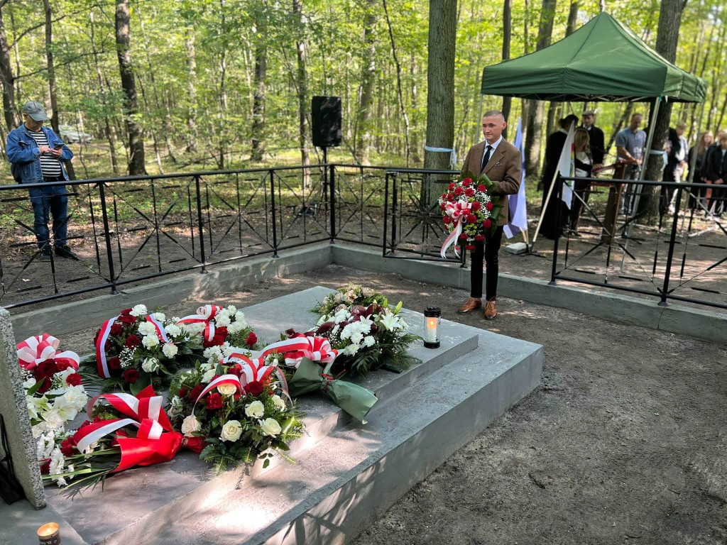 W hołdzie ofiarom zbrodni w Lesie Rudzickim - zdjęcie 1